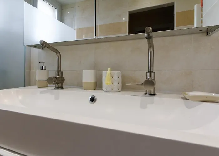 006 - Le Corum 2 Chambres, Parking, Wifi, Clim, Centre