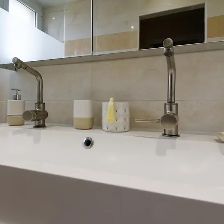 006 - Le Corum 2 Chambres, Parking, Wifi, Clim, Centre